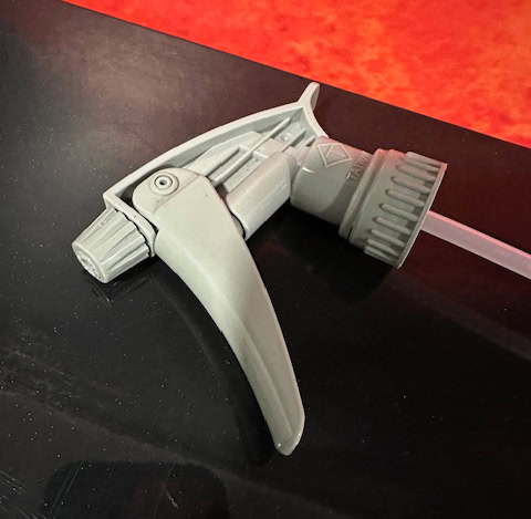 Heavy duty trigger sprayer